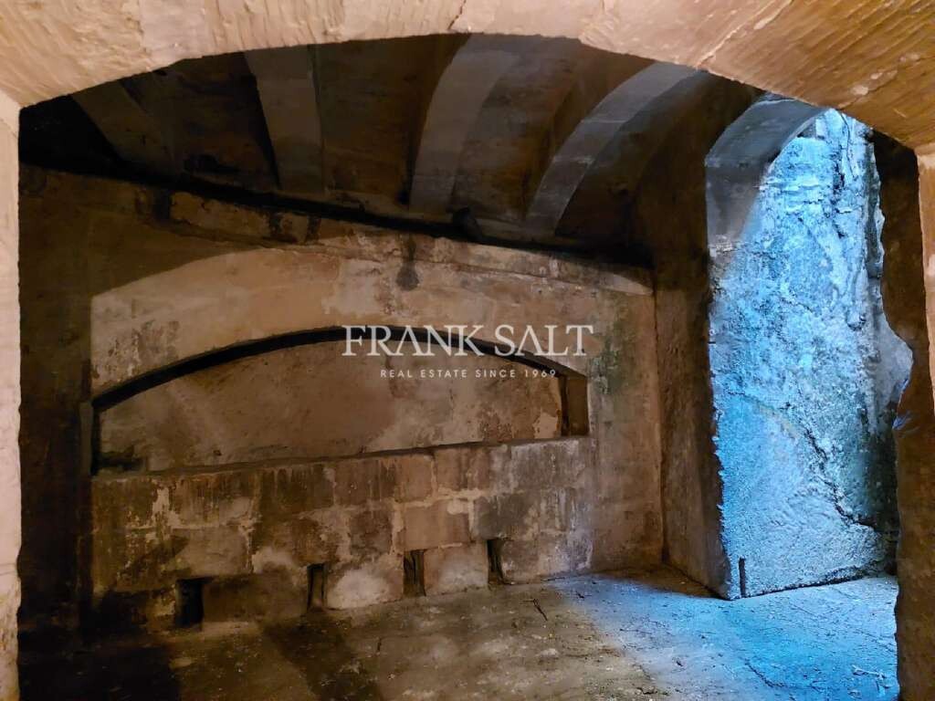 Qormi, 7 Bedrooms Bedrooms, ,For Sale,FRSA-354090