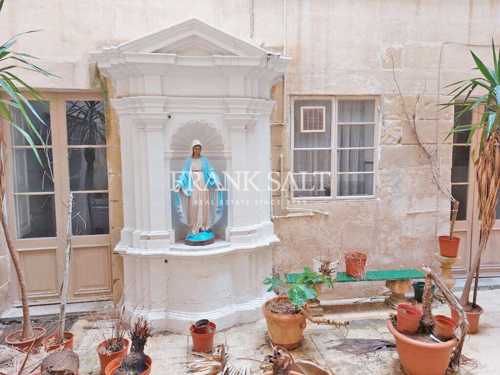 Qormi, 7 Bedrooms Bedrooms, ,1 BathroomBathrooms,For Sale,FRSA-354088