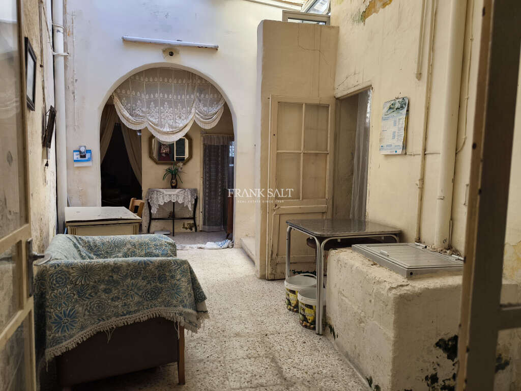 Naxxar, 2 Bedrooms Bedrooms, ,1 BathroomBathrooms,For Sale,FRSA-354081