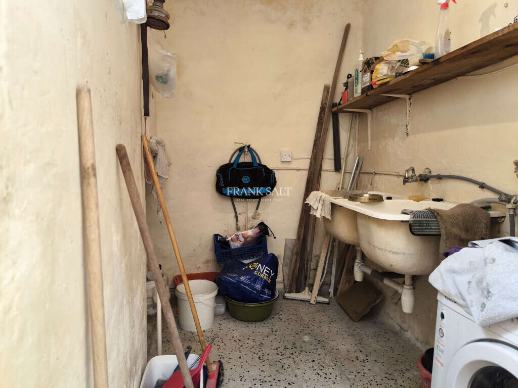 Naxxar, 2 Bedrooms Bedrooms, ,1 BathroomBathrooms,For Sale,FRSA-354081