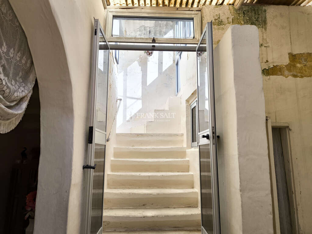 Naxxar, 2 Bedrooms Bedrooms, ,1 BathroomBathrooms,For Sale,FRSA-354081