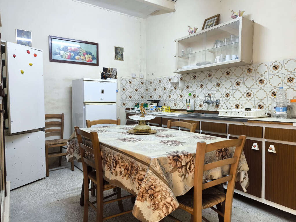 Naxxar, 2 Bedrooms Bedrooms, ,1 BathroomBathrooms,For Sale,FRSA-354081