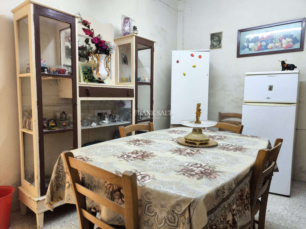 Naxxar, 2 Bedrooms Bedrooms, ,1 BathroomBathrooms,For Sale,FRSA-354081