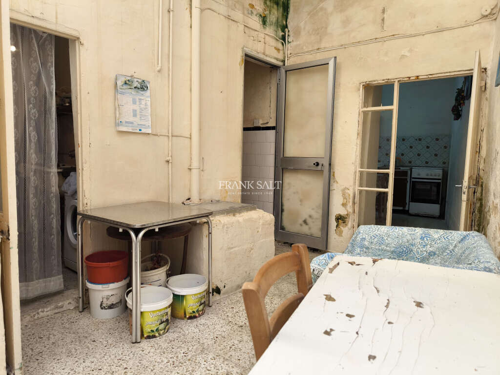 Naxxar, 2 Bedrooms Bedrooms, ,1 BathroomBathrooms,For Sale,FRSA-354081