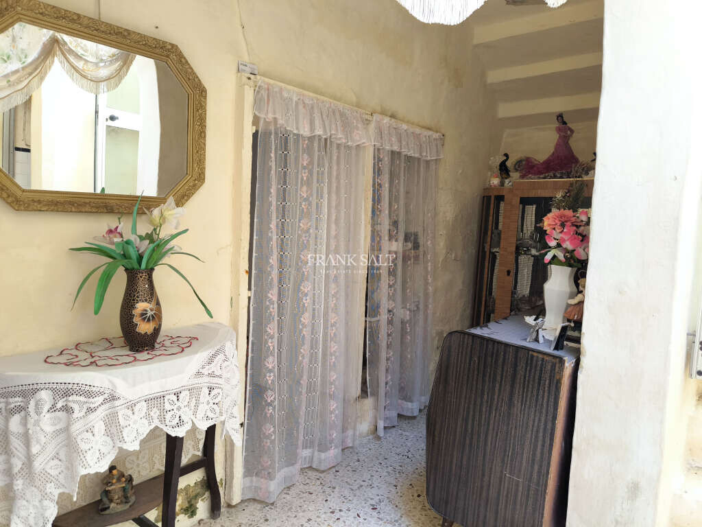 Naxxar, 2 Bedrooms Bedrooms, ,1 BathroomBathrooms,For Sale,FRSA-354081