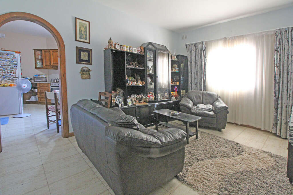 Gzira, 2 Bedrooms Bedrooms, ,1 BathroomBathrooms,For Sale,FRSA-802140