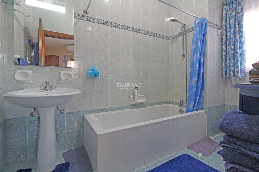 Gzira, 2 Bedrooms Bedrooms, ,1 BathroomBathrooms,For Sale,FRSA-802140