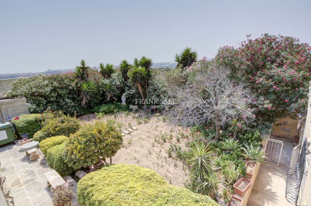 Rabat, 4 Bedrooms Bedrooms, ,2 BathroomsBathrooms,For Sale,FRSA-007750