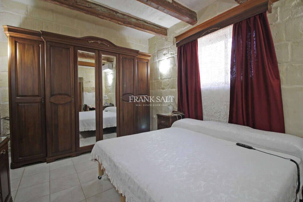 Xghajra, 5 Bedrooms Bedrooms, ,1 BathroomBathrooms,For Sale,FRSA-425664