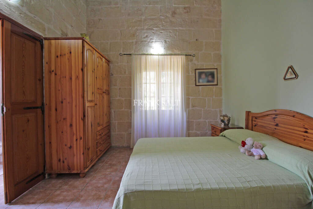 Xghajra, 5 Bedrooms Bedrooms, ,1 BathroomBathrooms,For Sale,FRSA-425664