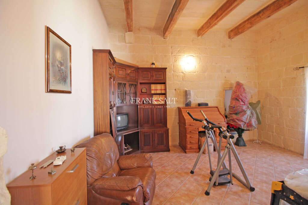 Xghajra, 5 Bedrooms Bedrooms, ,1 BathroomBathrooms,For Sale,FRSA-425664