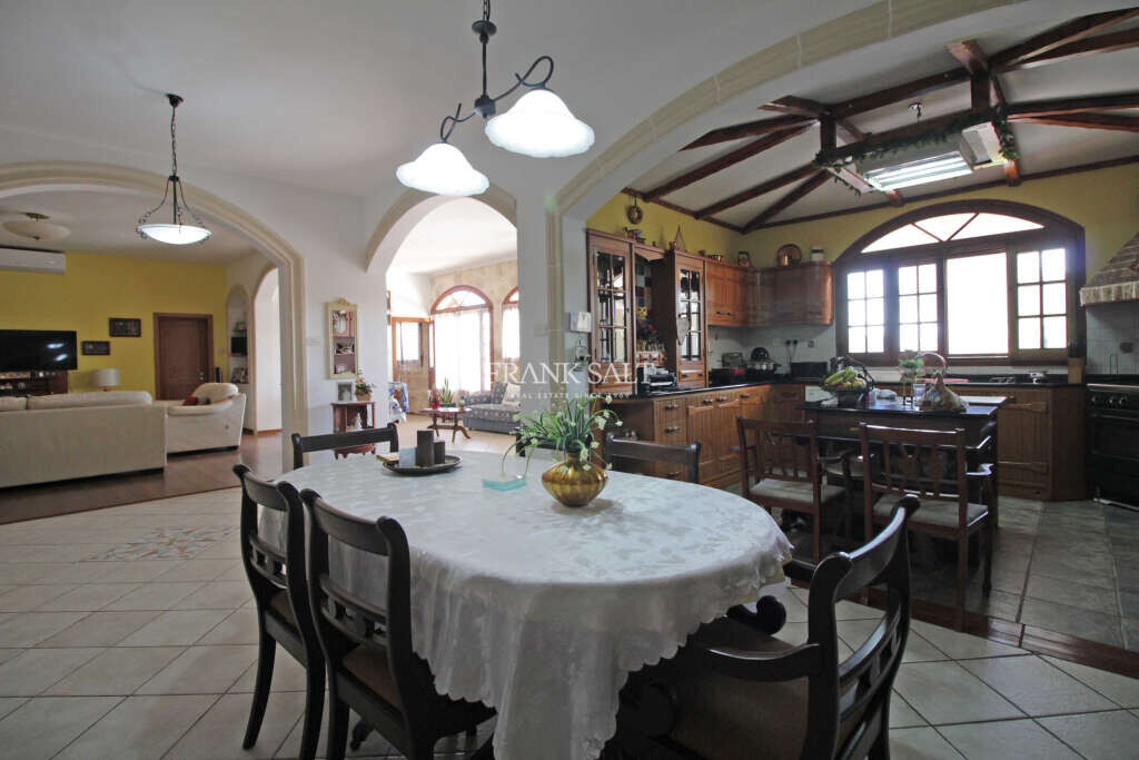 Xghajra, 5 Bedrooms Bedrooms, ,1 BathroomBathrooms,For Sale,FRSA-425664