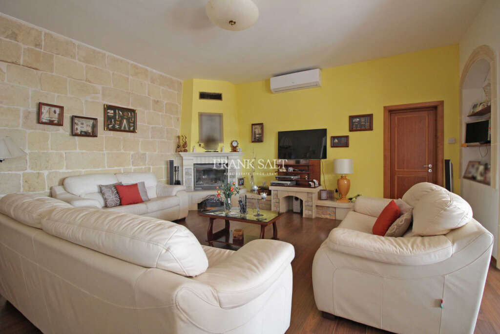 Xghajra, 5 Bedrooms Bedrooms, ,1 BathroomBathrooms,For Sale,FRSA-425664