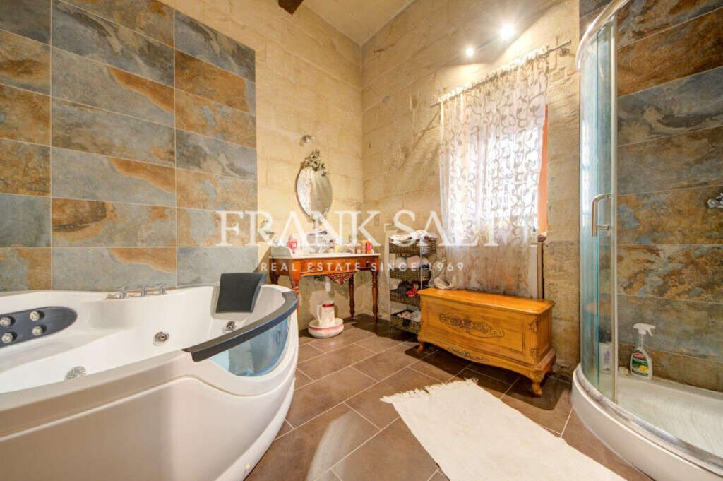 Qormi, 4 Bedrooms Bedrooms, ,4 BathroomsBathrooms,For Sale,FRSA-511296