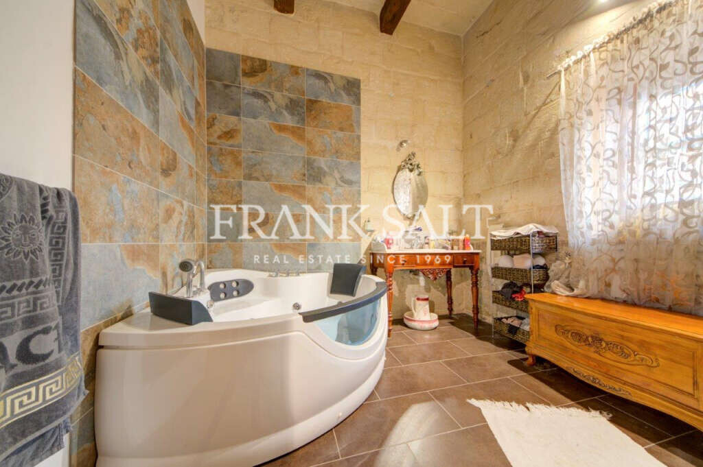 Qormi, 4 Bedrooms Bedrooms, ,4 BathroomsBathrooms,For Sale,FRSA-511296