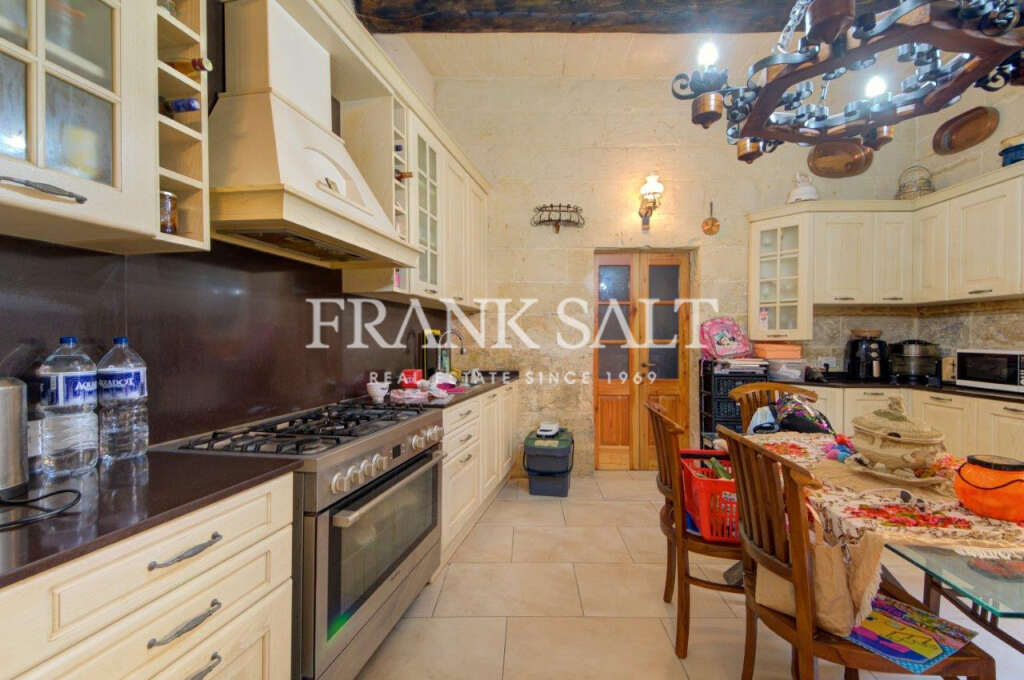 Qormi, 4 Bedrooms Bedrooms, ,4 BathroomsBathrooms,For Sale,FRSA-511296