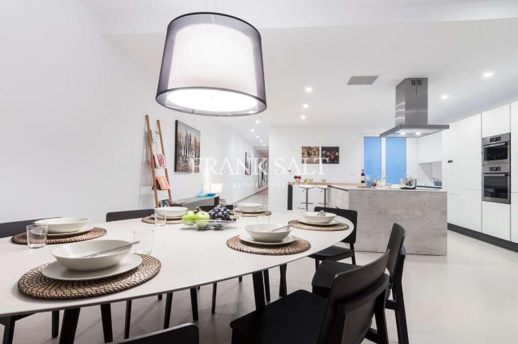 Sliema, 2 Bedrooms Bedrooms, ,1 BathroomBathrooms,For Sale,FRSA-036845