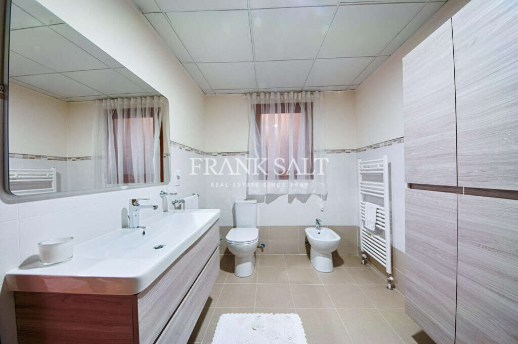 Mellieha, 5 Bedrooms Bedrooms, ,2 BathroomsBathrooms,For Sale,FRSA-039585