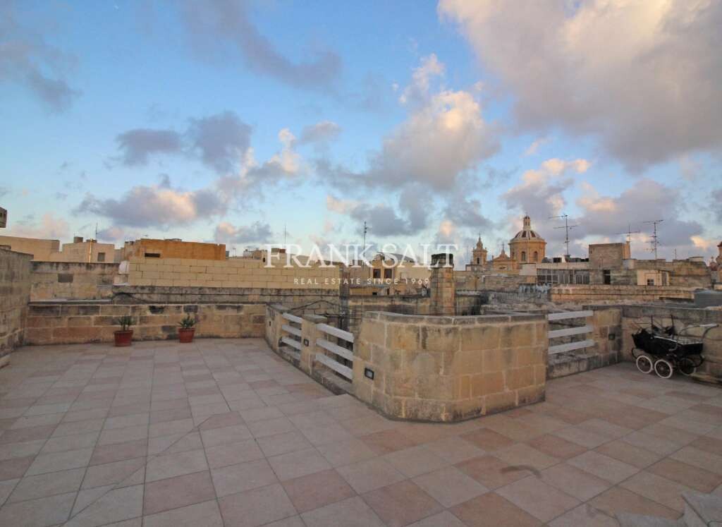 Rabat, 3 Bedrooms Bedrooms, ,2 BathroomsBathrooms,For Sale,FRSA-413524