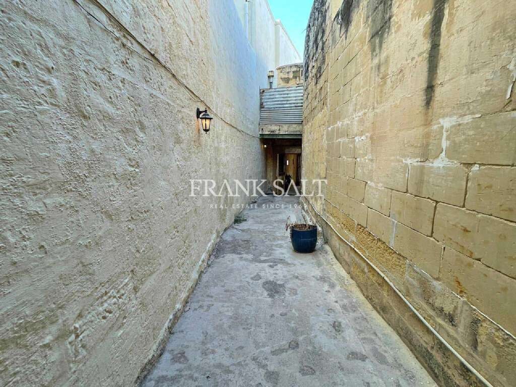 Zurrieq, 3 Bedrooms Bedrooms, ,For Sale,FRSA-425371