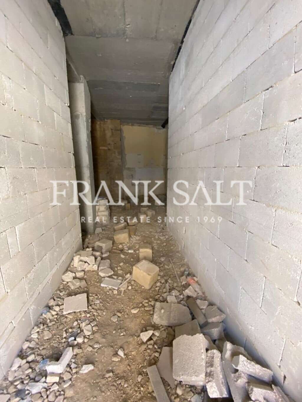 Luqa, 1 Bedroom Bedrooms, ,1 BathroomBathrooms,For Sale,FRSA-216162