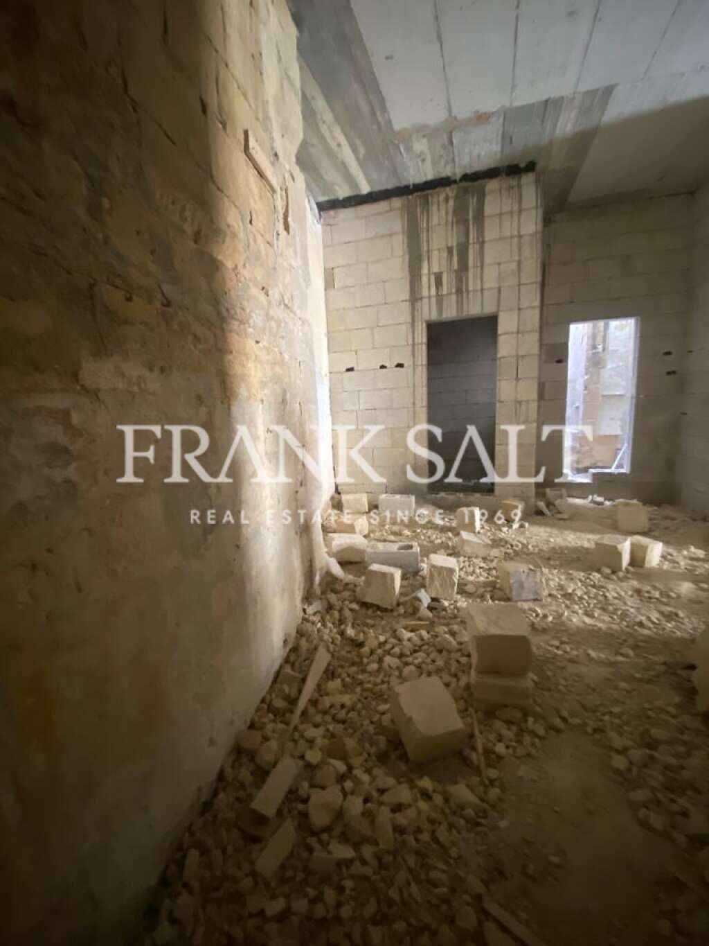 Luqa, 1 Bedroom Bedrooms, ,1 BathroomBathrooms,For Sale,FRSA-216162