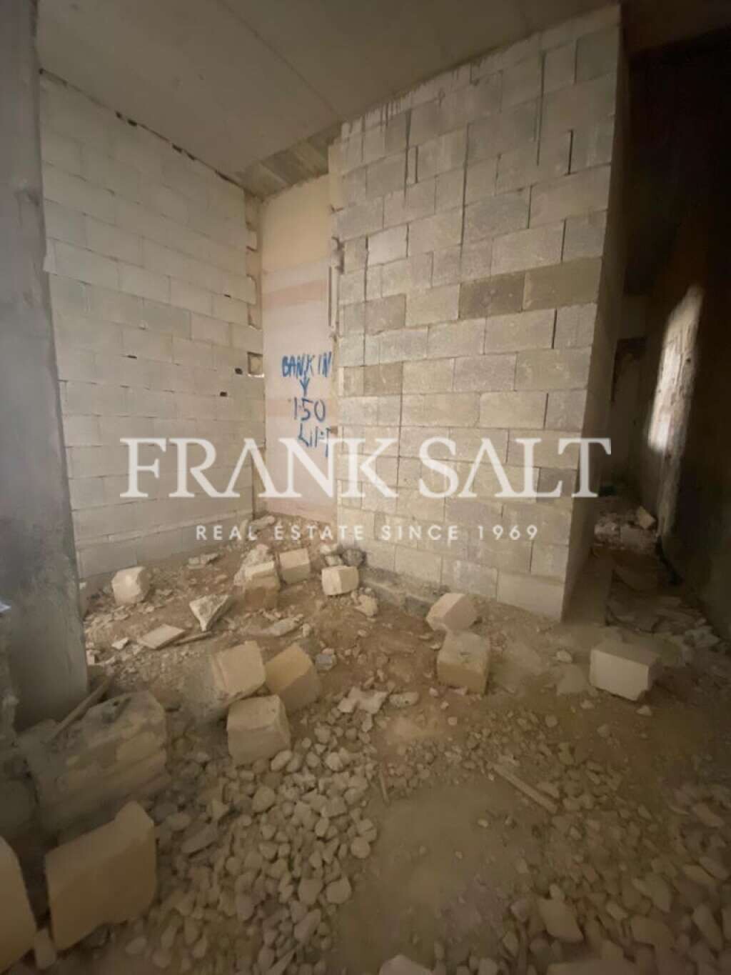 Luqa, 1 Bedroom Bedrooms, ,1 BathroomBathrooms,For Sale,FRSA-216162