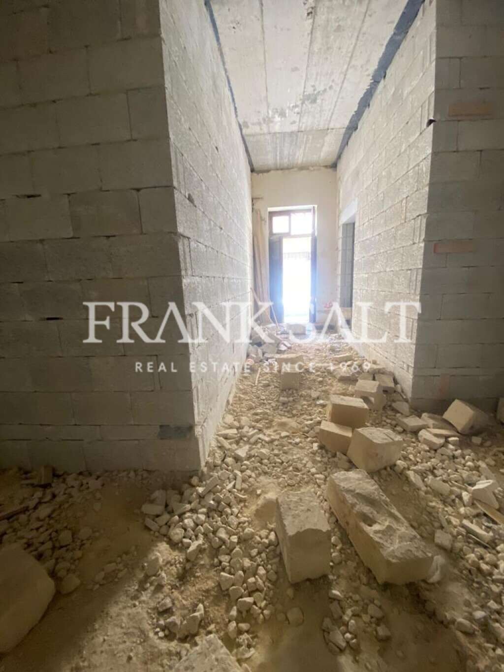 Luqa, 1 Bedroom Bedrooms, ,1 BathroomBathrooms,For Sale,FRSA-216162