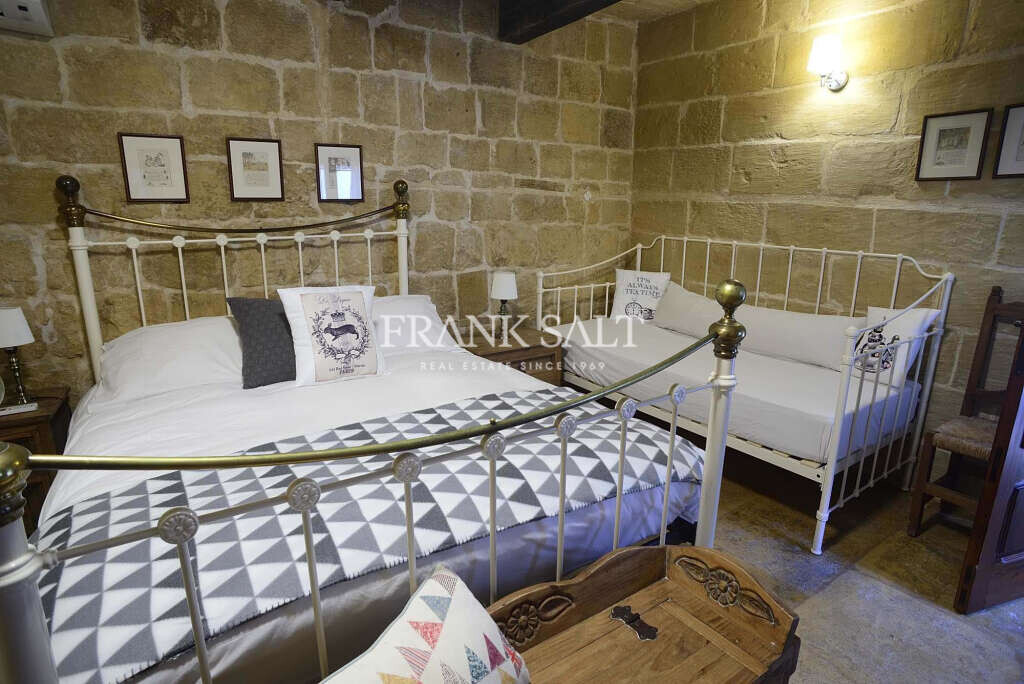 Tarxien, 9 Bedrooms Bedrooms, ,For Sale,FRSA-915571