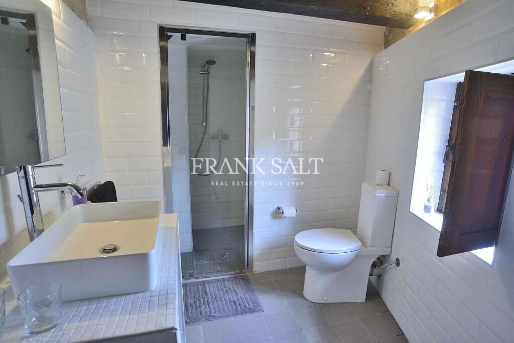 Tarxien, 9 Bedrooms Bedrooms, ,For Sale,FRSA-915571