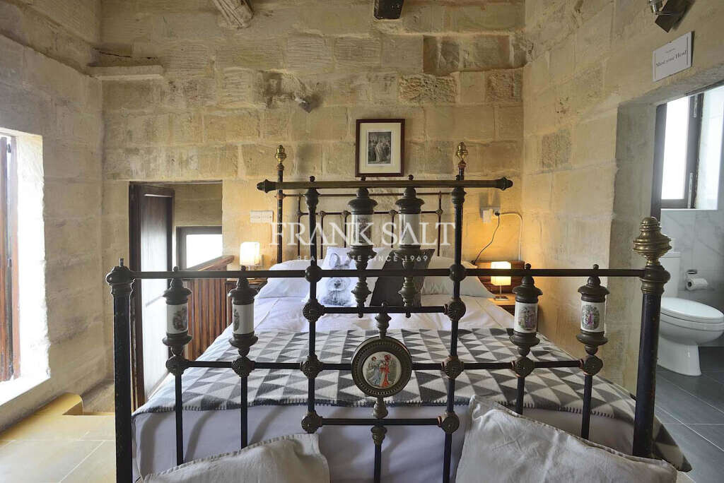 Tarxien, 9 Bedrooms Bedrooms, ,For Sale,FRSA-915571