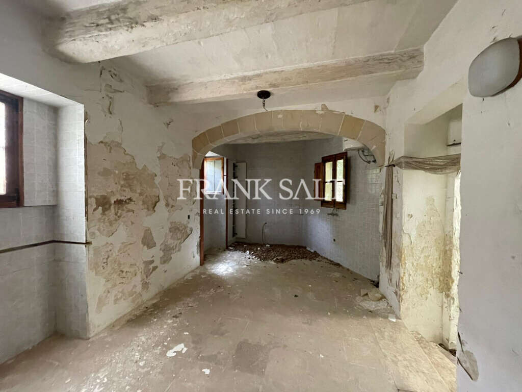 Attard, 3 Bedrooms Bedrooms, ,1 BathroomBathrooms,For Sale,FRSA-042788