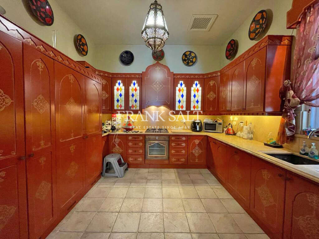 Mellieha, 5 Bedrooms Bedrooms, ,3 BathroomsBathrooms,For Sale,FRSA-042172