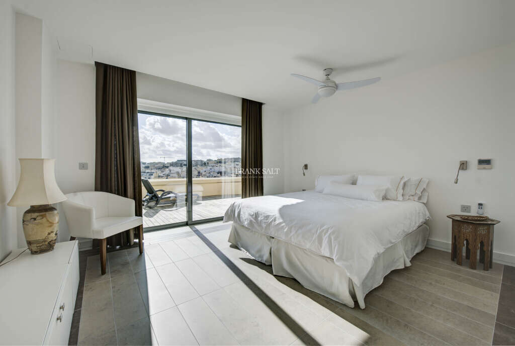 Portomaso, 3 Bedrooms Bedrooms, ,2 BathroomsBathrooms,For Sale,FRSA-916377