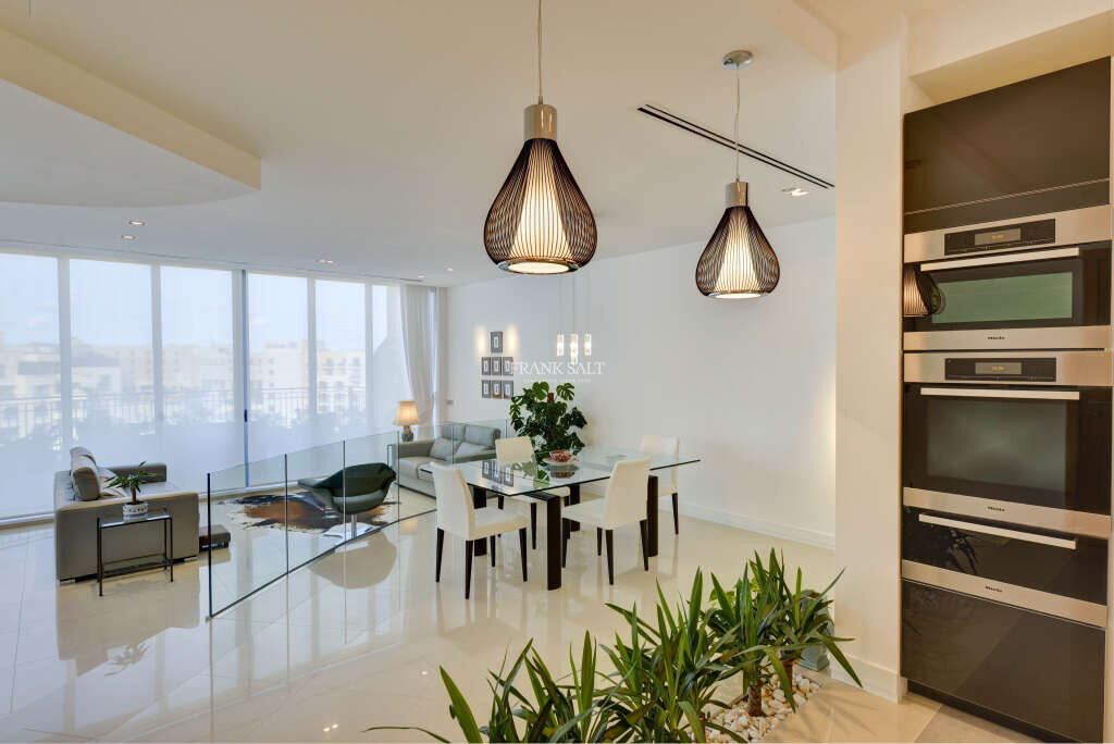 Portomaso, 3 Bedrooms Bedrooms, ,2 BathroomsBathrooms,For Sale,FRSA-916377