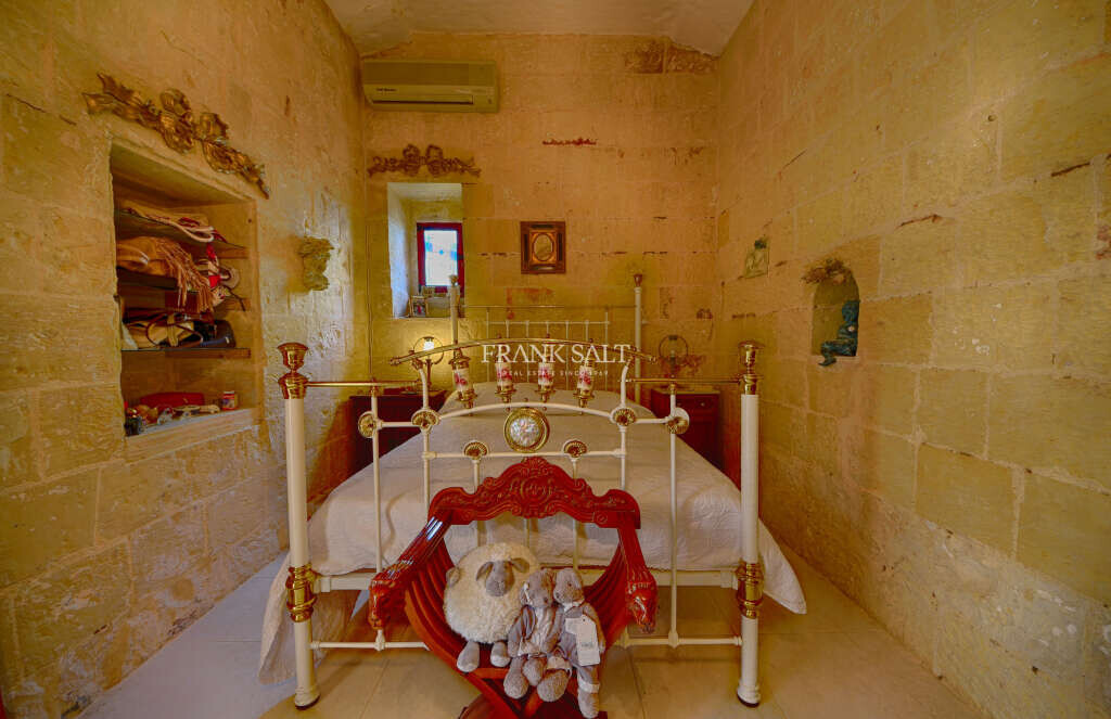 Zurrieq, 4 Bedrooms Bedrooms, ,2 BathroomsBathrooms,For Sale,FRSA-400774