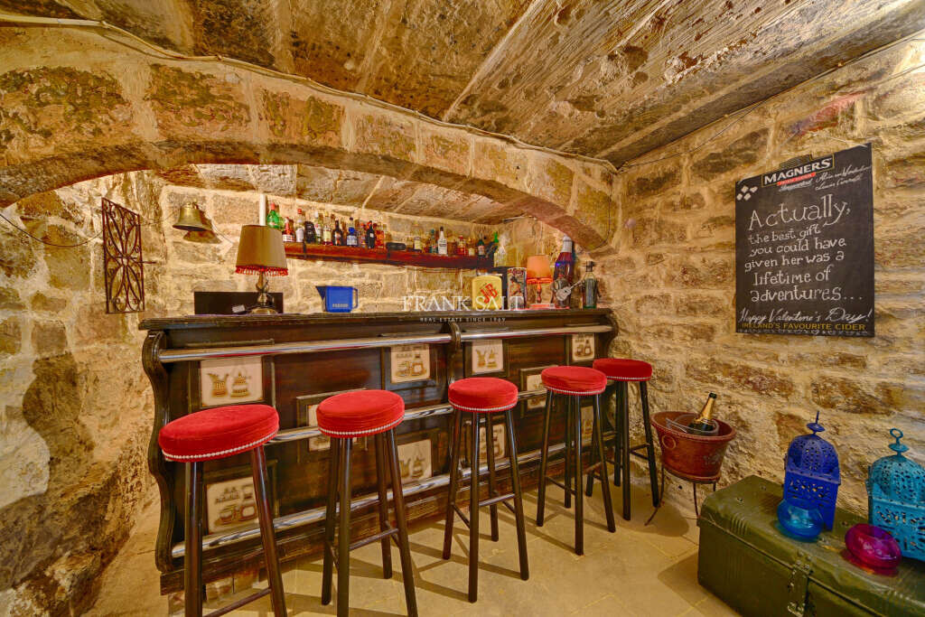 Zurrieq, 4 Bedrooms Bedrooms, ,2 BathroomsBathrooms,For Sale,FRSA-400774