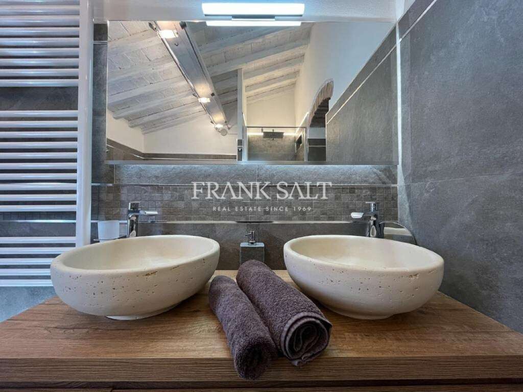 Tuscany, Arezzo, 2 Bedrooms Bedrooms, ,1 BathroomBathrooms,For Sale,FRSA-424962