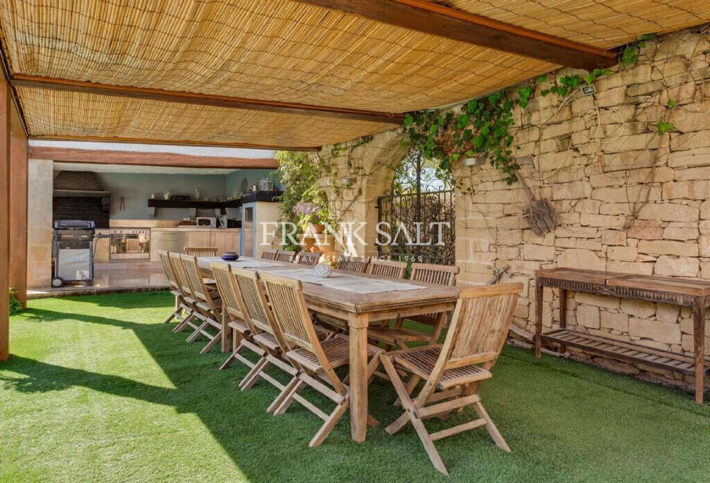 Madliena, 3 Bedrooms Bedrooms, ,3 BathroomsBathrooms,For Sale,FRSA-453435