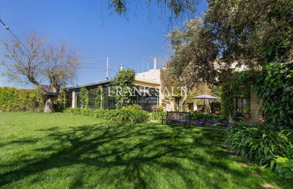 Madliena, 3 Bedrooms Bedrooms, ,3 BathroomsBathrooms,For Sale,FRSA-453435