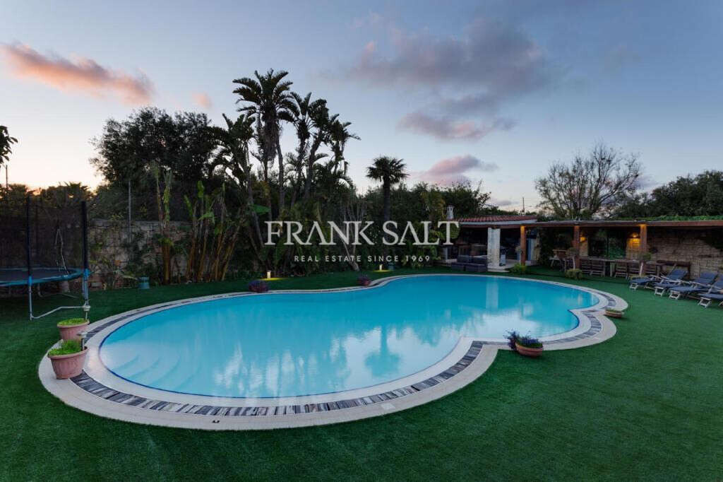 Madliena, 3 Bedrooms Bedrooms, ,3 BathroomsBathrooms,For Sale,FRSA-453435