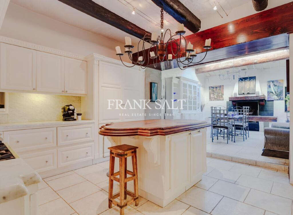 Madliena, 3 Bedrooms Bedrooms, ,3 BathroomsBathrooms,For Sale,FRSA-453435