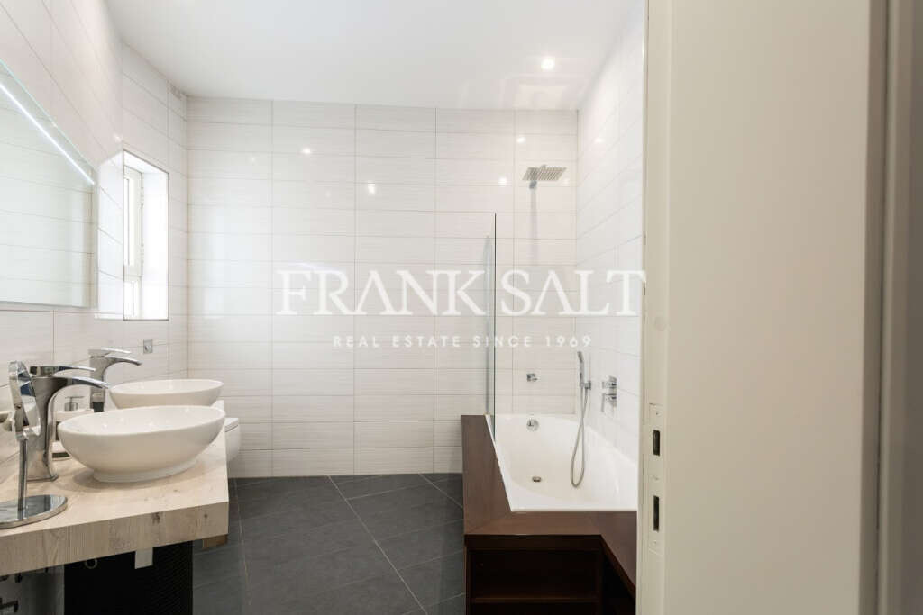 Sliema, 3 Bedrooms Bedrooms, ,2 BathroomsBathrooms,For Sale,FRSA-816515