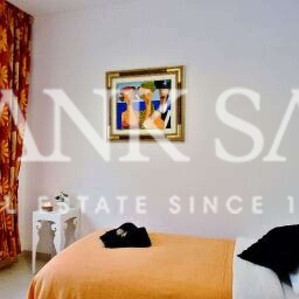 Pender Gardens, 3 Bedrooms Bedrooms, ,2 BathroomsBathrooms,For Sale,FRSA-042449