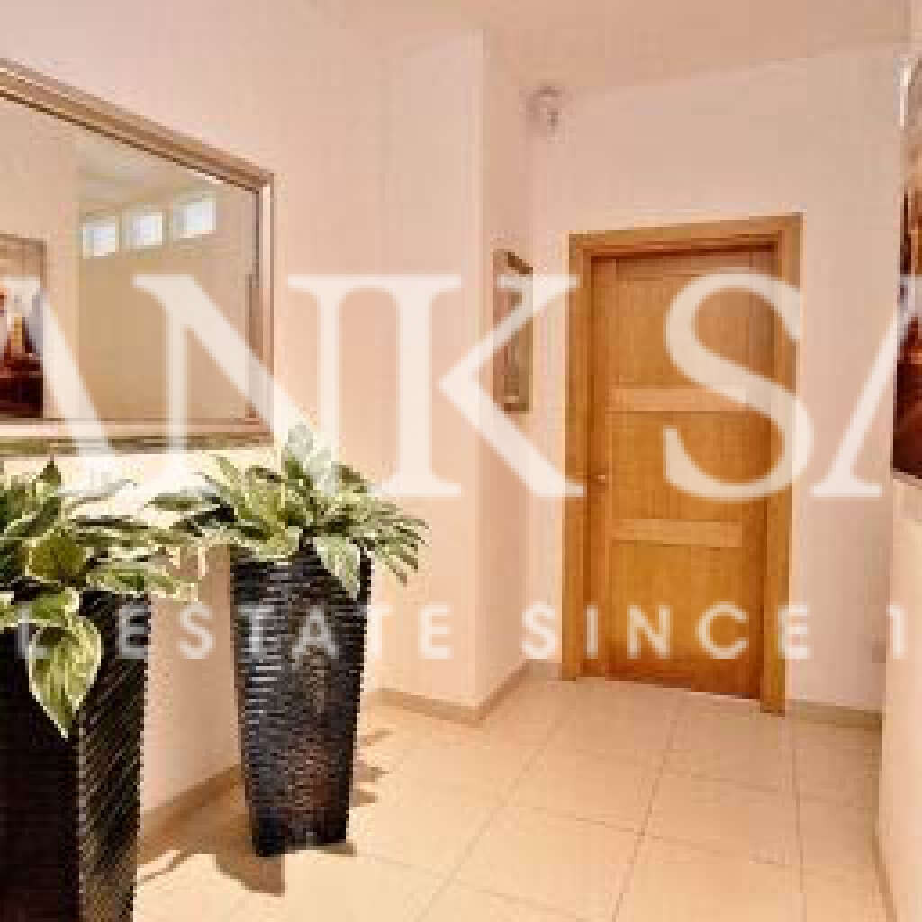 Pender Gardens, 3 Bedrooms Bedrooms, ,2 BathroomsBathrooms,For Sale,FRSA-042449