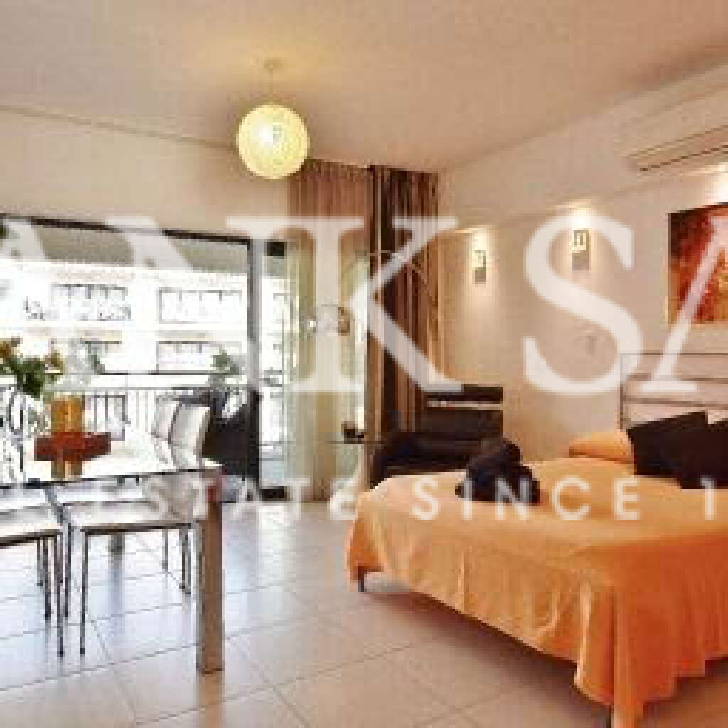 Pender Gardens, 3 Bedrooms Bedrooms, ,2 BathroomsBathrooms,For Sale,FRSA-042449