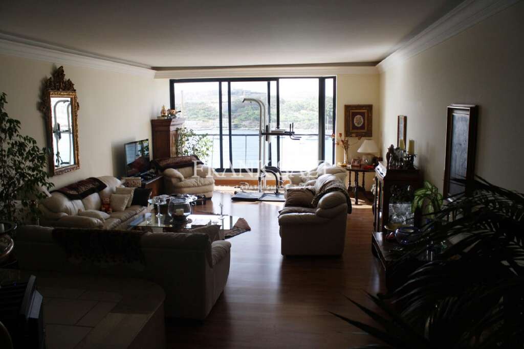 Sliema, 3 Bedrooms Bedrooms, ,1 BathroomBathrooms,For Sale,FRSA-911990