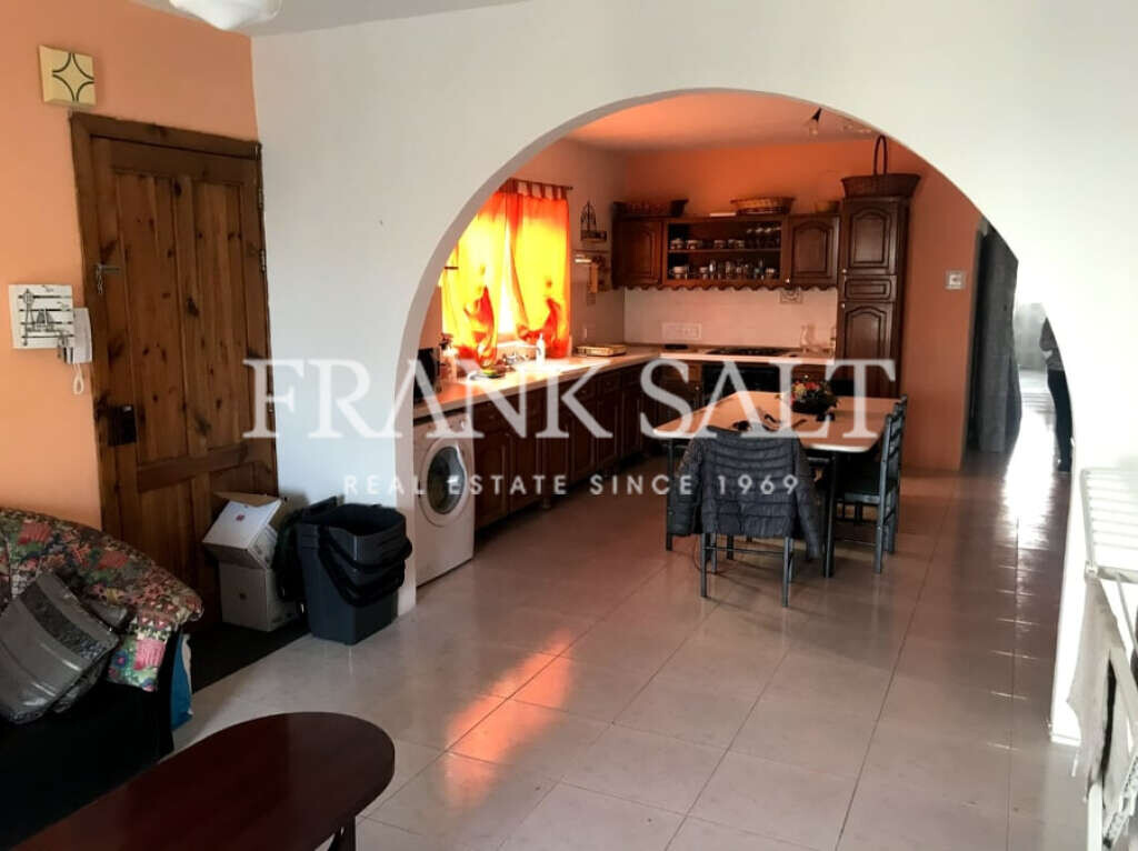 Qawra, 2 Bedrooms Bedrooms, ,1 BathroomBathrooms,For Sale,FRSA-713989