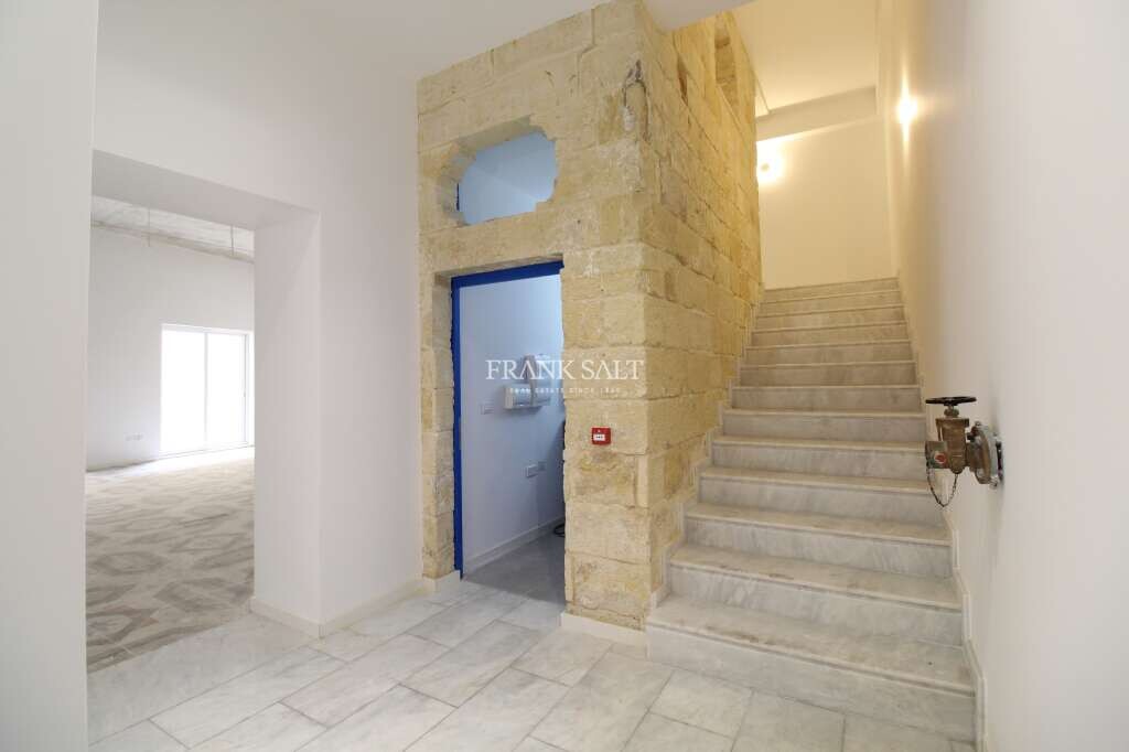 Pieta, ,For Sale,FRSA-424350