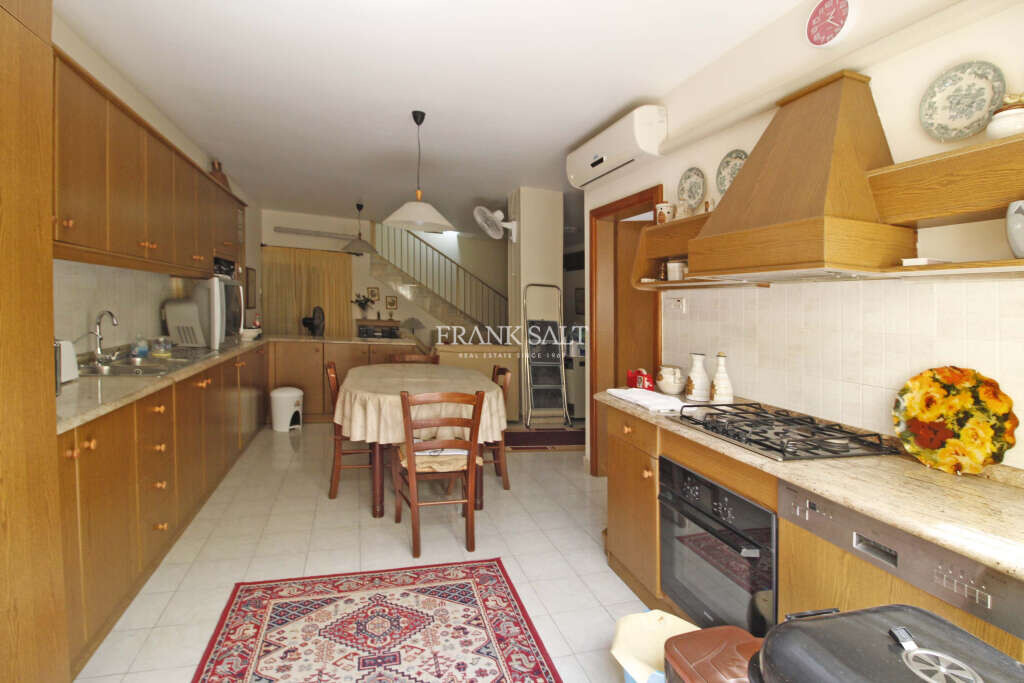 Rabat, 3 Bedrooms Bedrooms, ,1 BathroomBathrooms,For Sale,FRSA-042067